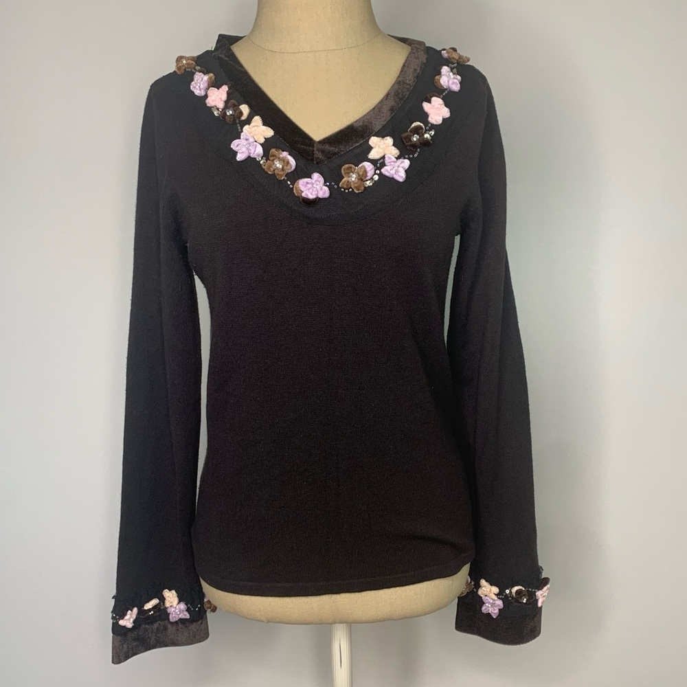 Pamela McCoy floral embellished neck brown sweater